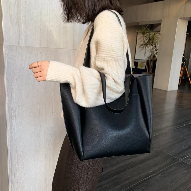 Fashion Women Tote Bags ,Summer Latest Brands ,Large Capacity Shoulder Bag ,Soft PU Leather, Lightweight Shopper Totes