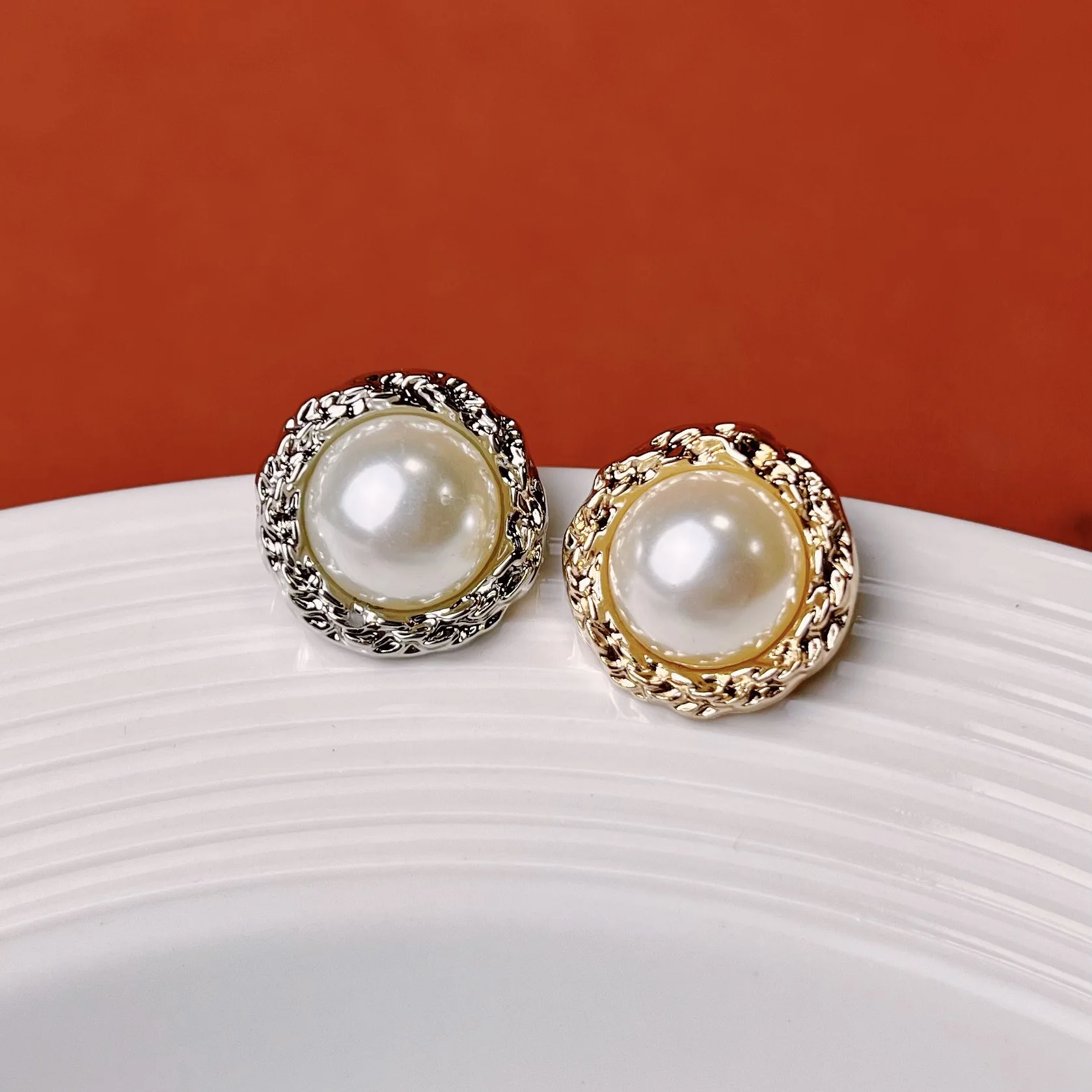 

10pcs Metal Button Sewing Clothing Sweater Accessories DIY Craft Inlaid Pearl Decoration Fashion Relief Edge Golded Buttons 20MM