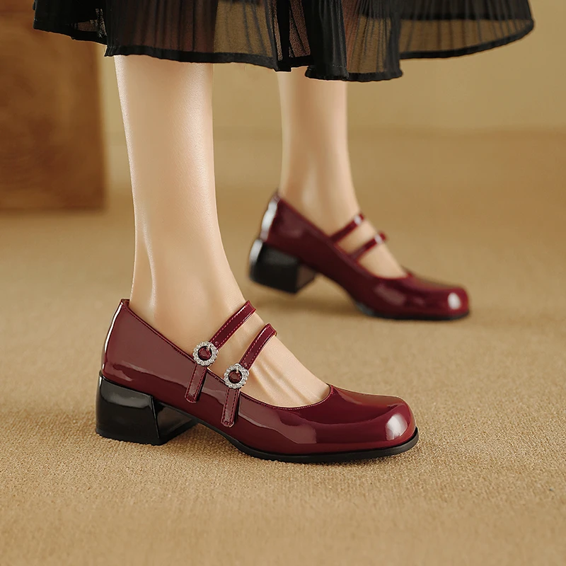 Plus Size Glossy Patent Leather Material Elegant Noble Mary Jane Shoes Double Row Rhinestone Buckle Elegant Women's Pumps