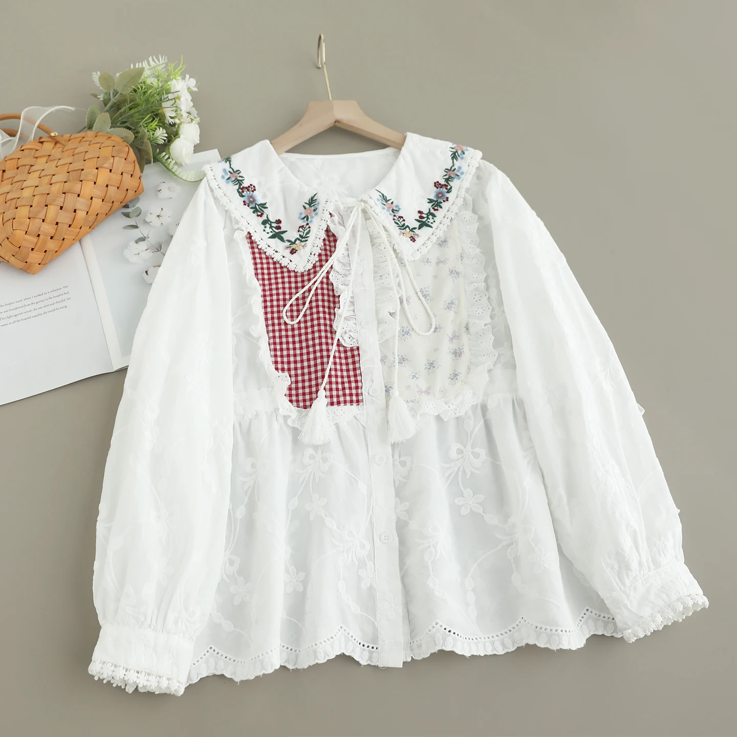 和菓子森ガール花柄刺繍チェック柄パッチワークコットンシャツ女性ピーターパンカラー長袖カジュアルルーズブルー