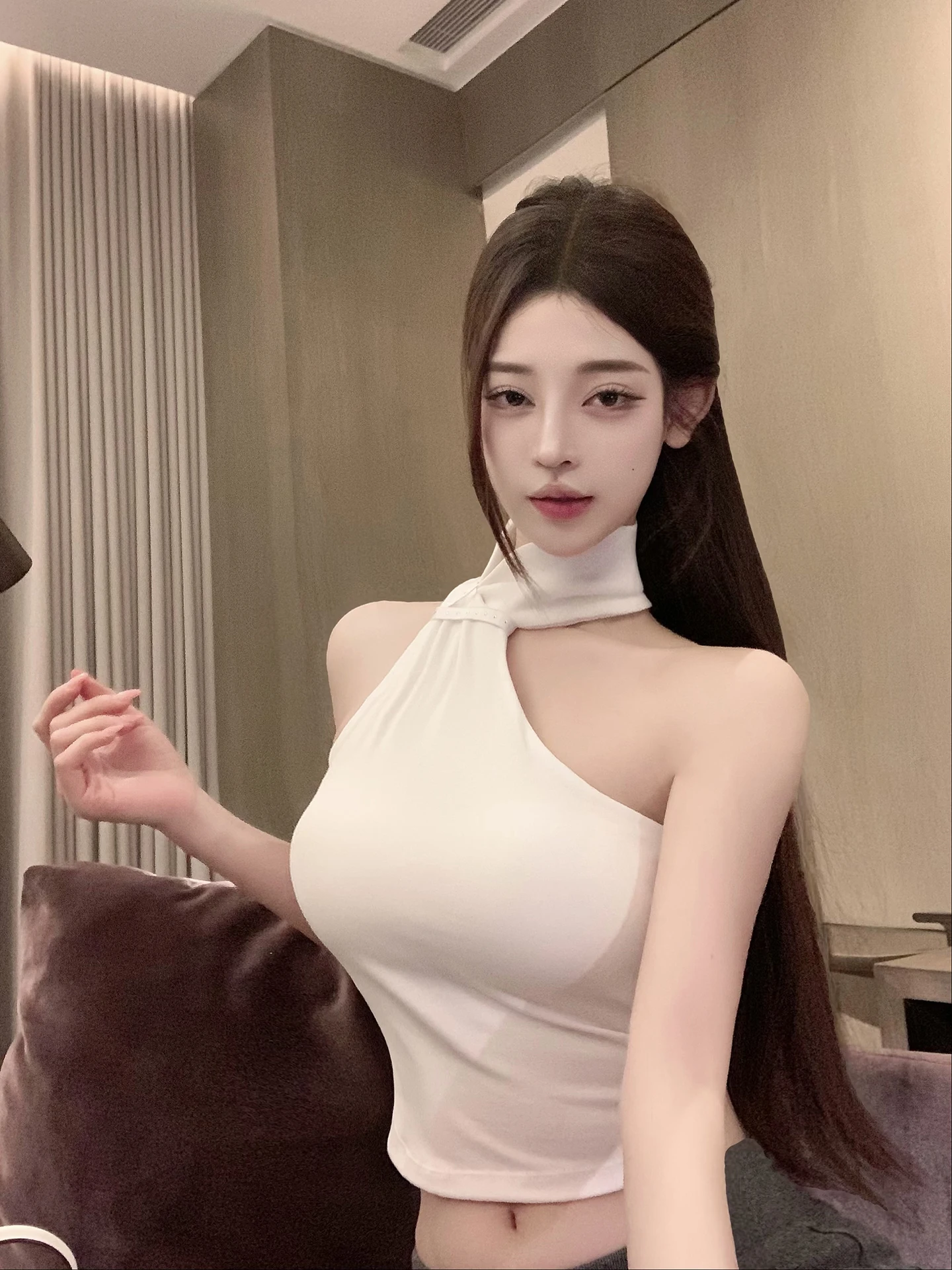 

Женский модный топ Luna 228 New Pure Desire с диагональными бретелями, облегающий, с эффектом утончения, со встроенными чашечками для груди