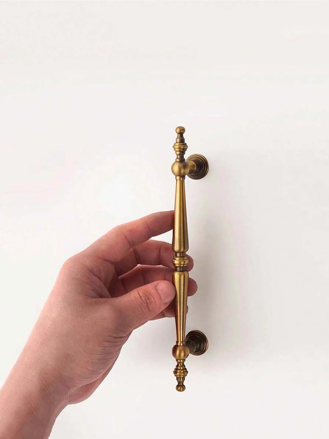 1 Cabinet Door Handle, Vintage Drawer Pull, Metal Handle, French-Style Light Luxury Cabinet Door Handle, Hardware Handle for Shoe Cabinet and Desk, Antique Bronze Drawer Handle, Retro Style, Wardrobe Door Handle, Shoe Cabinet Door Handle, Ideal for Home Decor, Wardrobe, Shoe Storage, Vintage Door Handle, Hardware Accessories, Drawer Pull, Dressing Table Knob, Furniture Handle, Kitchen Accessories, Home Decor, Furniture Handle