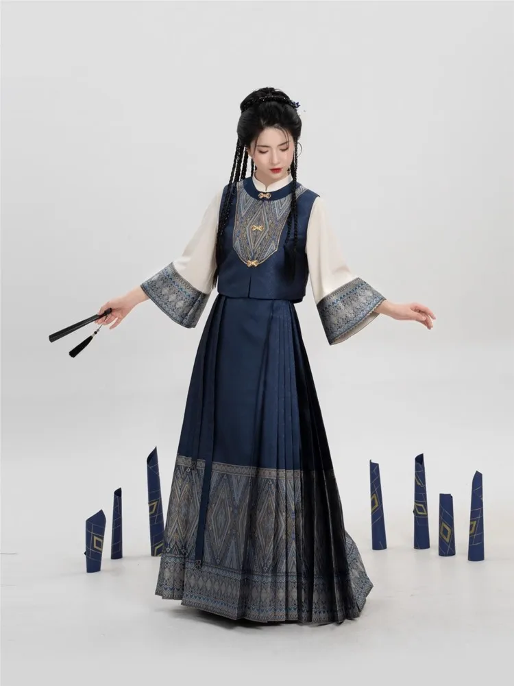 

A patterned floral dress Hanfu with front opening and stand-up collar