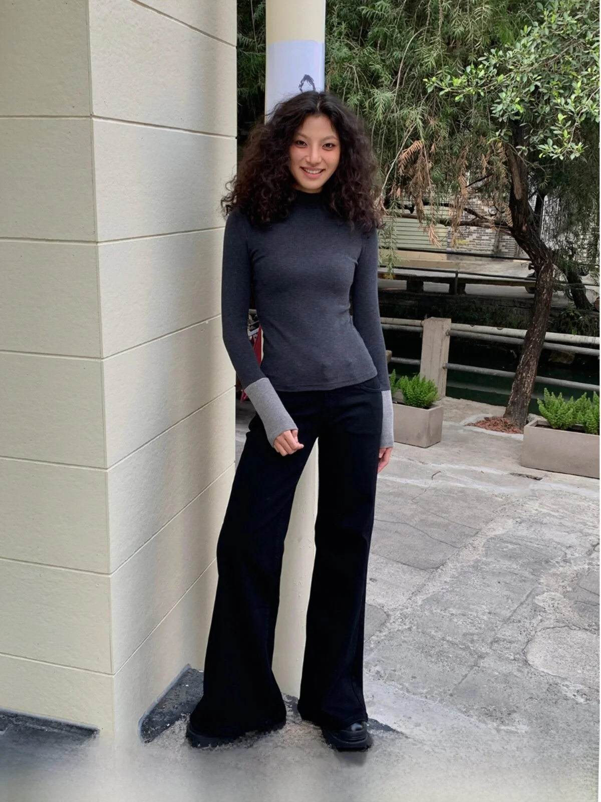 Black High Waist Wide Leg Micro Flare Jeans Women's 2026 Autumn Slim Pear Shape Long Pants American Style Straight Cut Denim