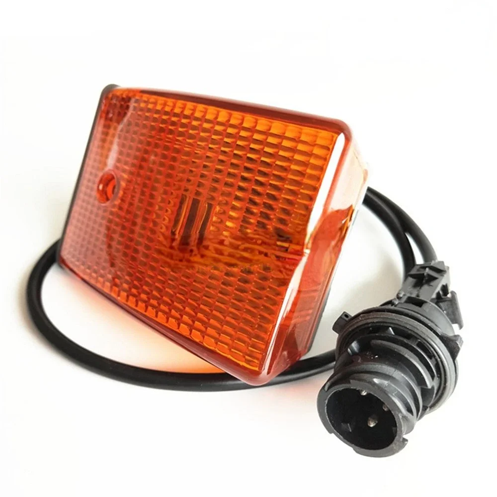Suitable for 3341/4141/2644/2641 Mercedes-Benz truck pump truck directional light assembly turn signal side light