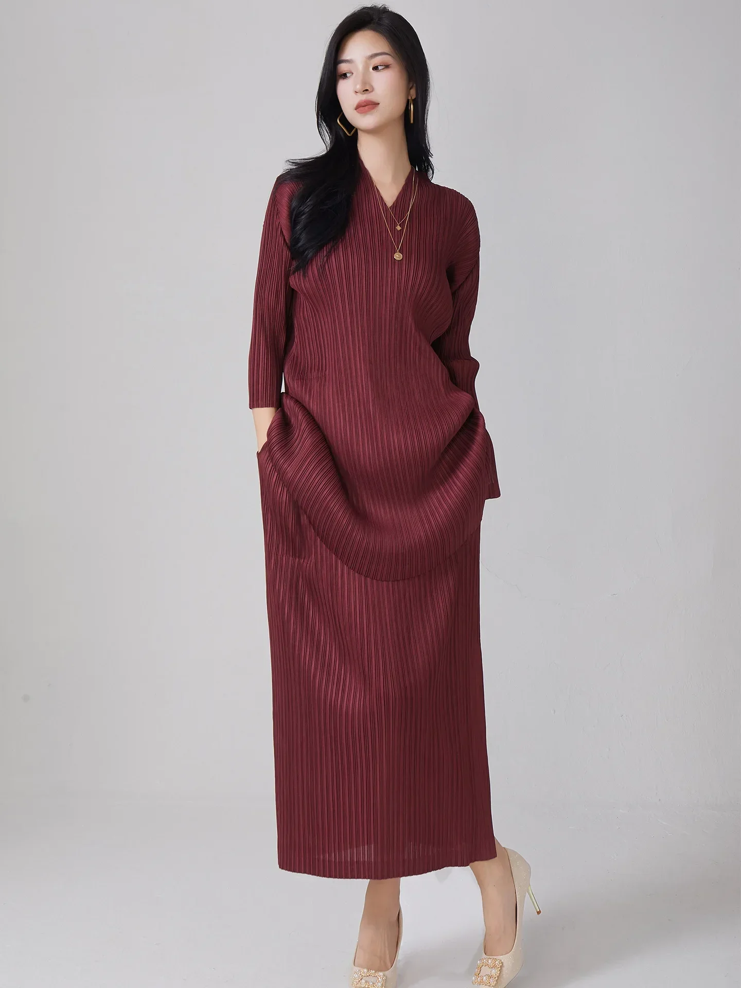 YUDX Miyake Pleated Two Piece Set Long Sleeved V-neck Dress Top Casual Side Slit Straight Skirt Women's Autumn Winter Korean