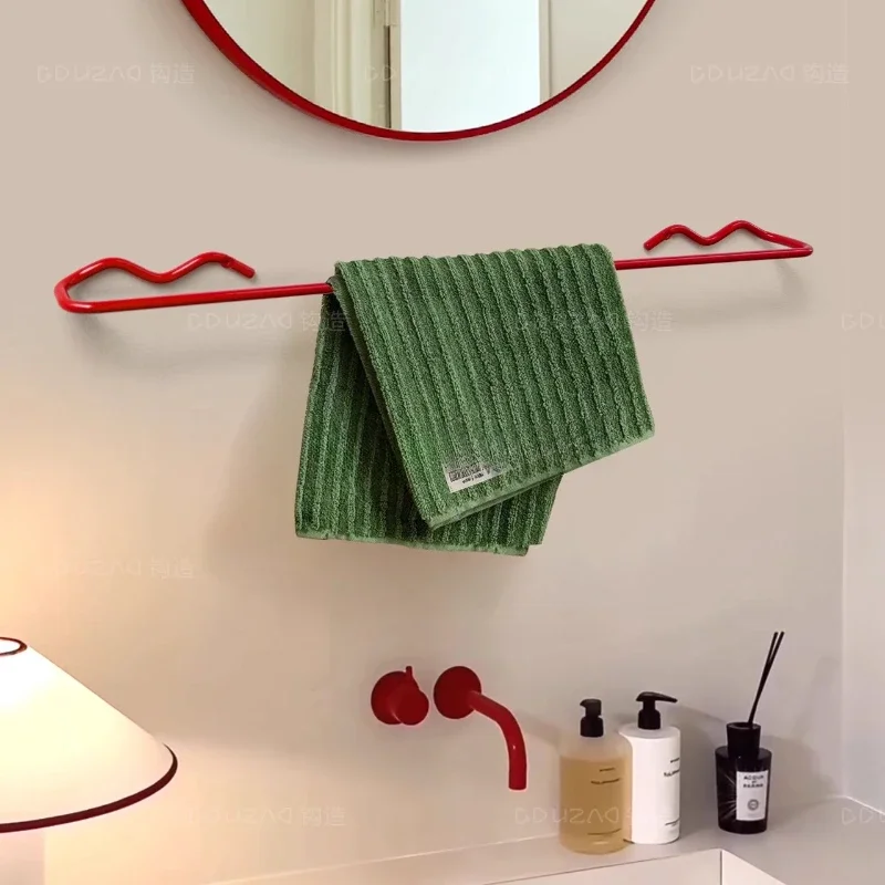 Dopamine Red Towel Rail Iron Wave Shape Single Bar Wall Mounted Bathroom Holder Vibrant Towel Rack for Modern Cloakroom