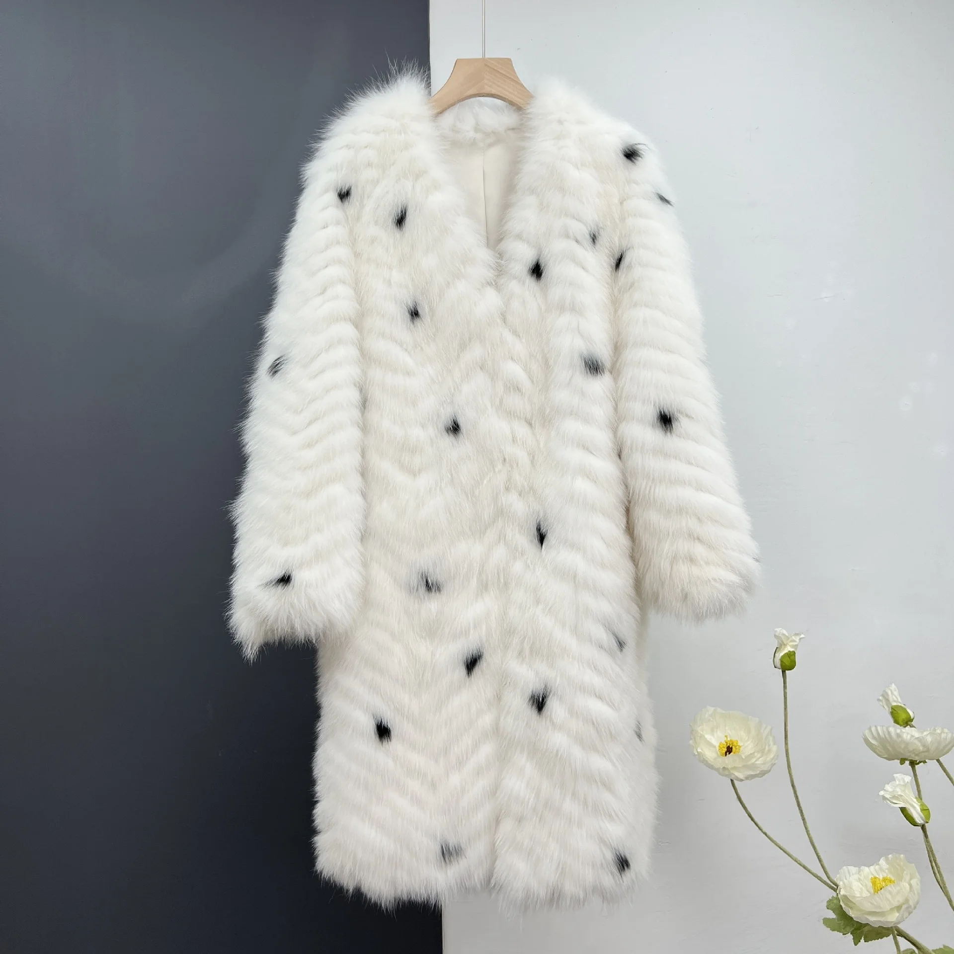 Wu Huang Haining fur coat real fur white fur car stripe women's long spotted fur coat for age reduction