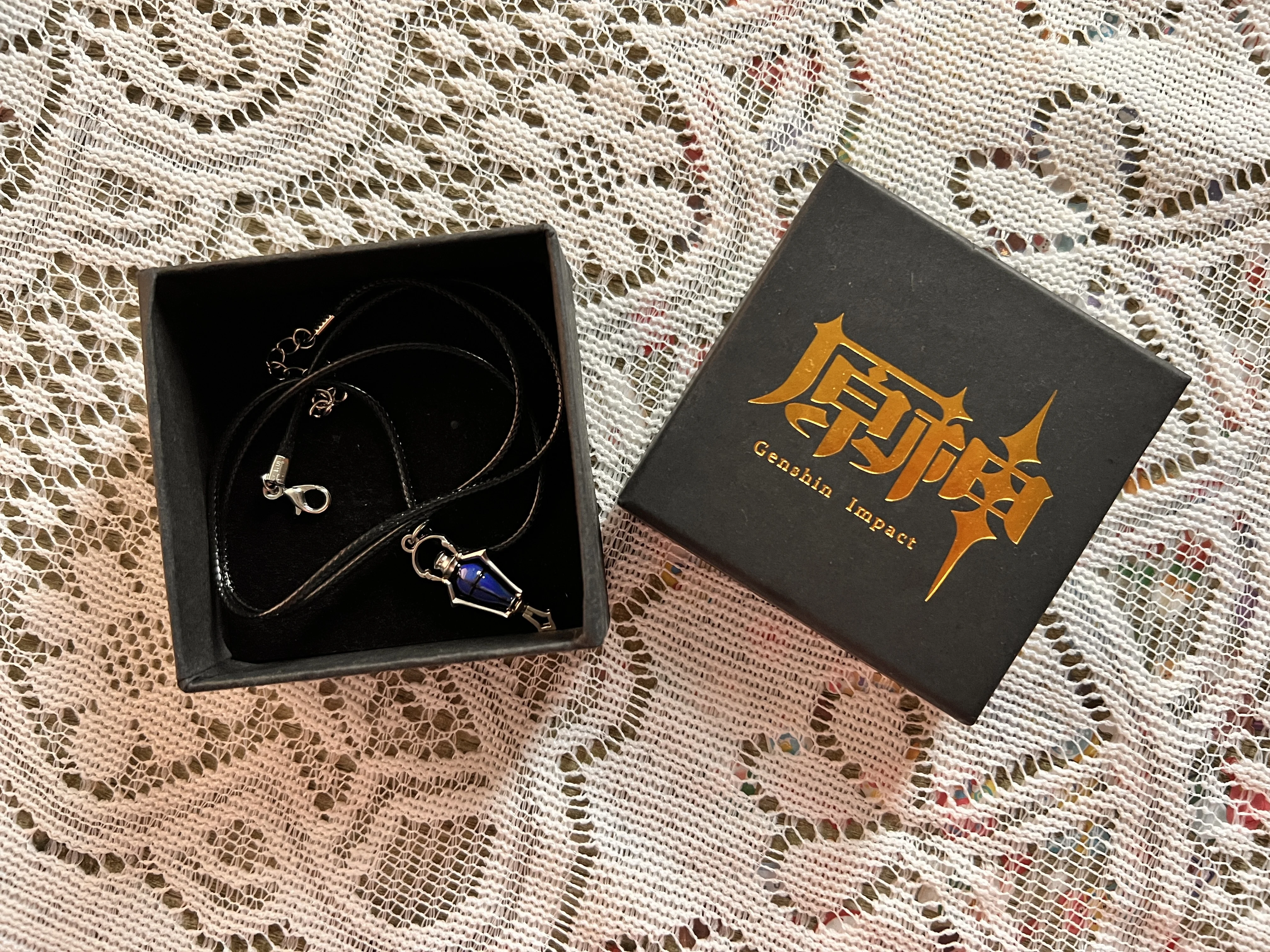 Genshin Impact Lightkeepers Flins Cosplay Anhänger Anime Kyryll Chudomirovich Flins Metall DIY Halskette Rucksack Geschenke Halloween – Detail 11