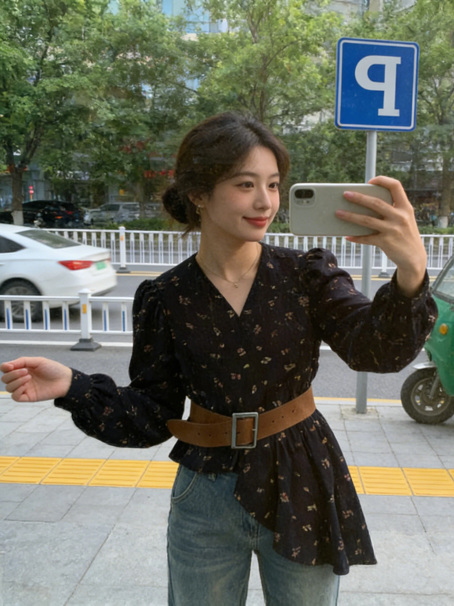 

Elegant Asymmetrical V-neck Floral Long Sleeve Shirt Women's Fashion Spring 2026 New Style Unique Chic Beautiful Top