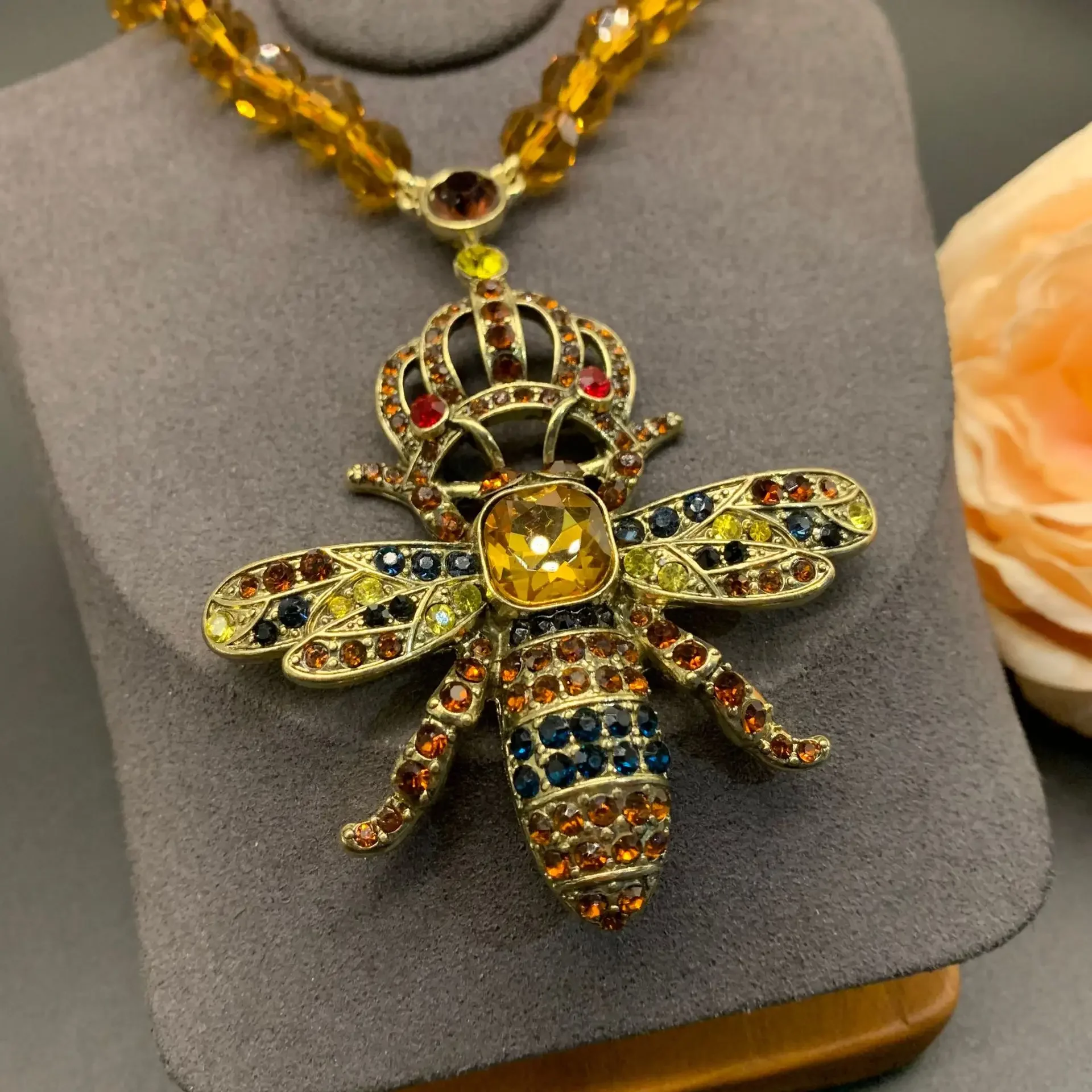 Medieval Colorful Bees Geometric Necklace Retro Court Style Ladies Temperament Collar Chain Female Fashion party jewelry