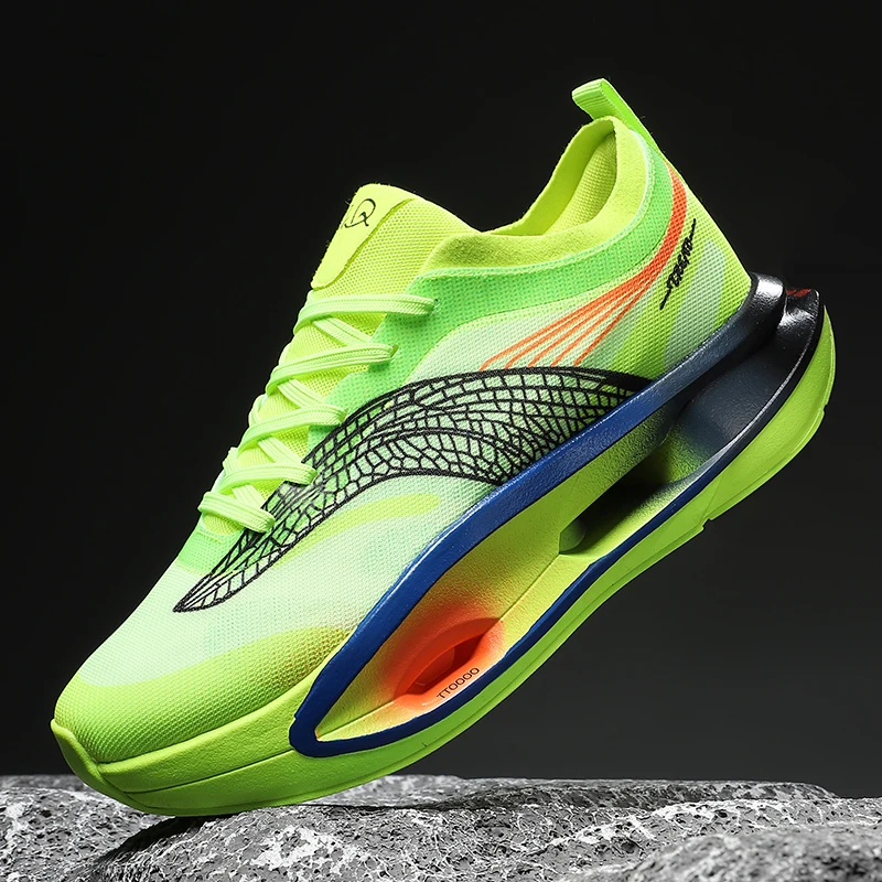 

2025 New Running Shoes For Men Women White Red Outdoor Sports Shoes Unisex Designer Walking Sneakers Couples Jogging Shoe