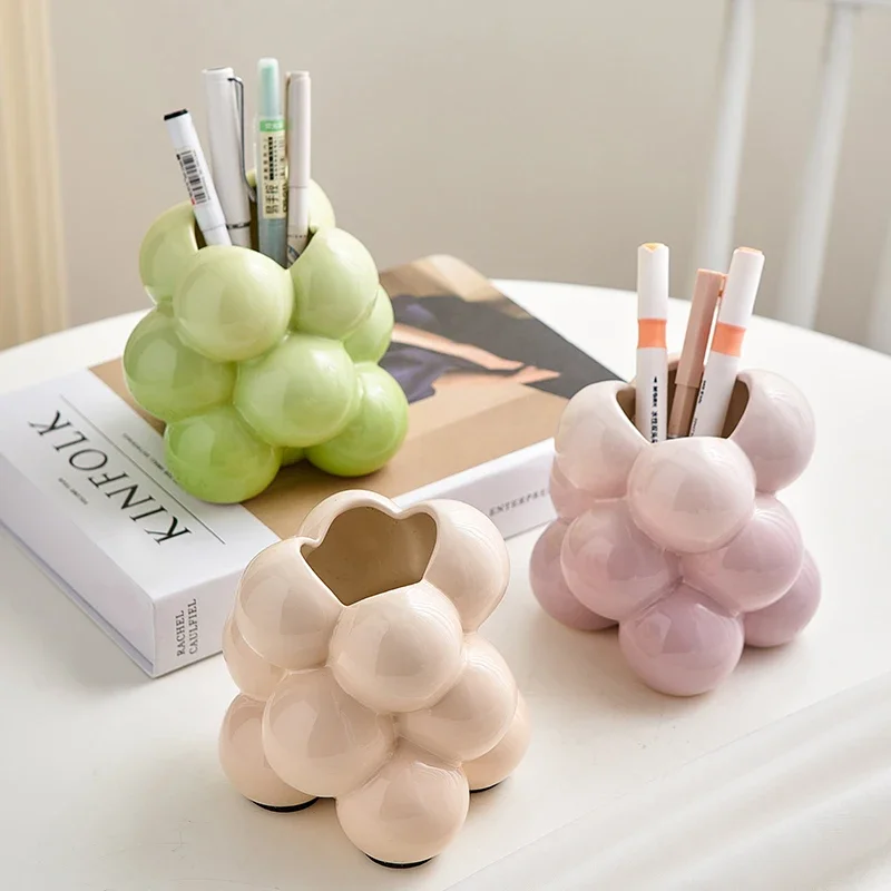 

.European style grape ball pen holder, office table top, ornaments bedroom luxury sense makeup