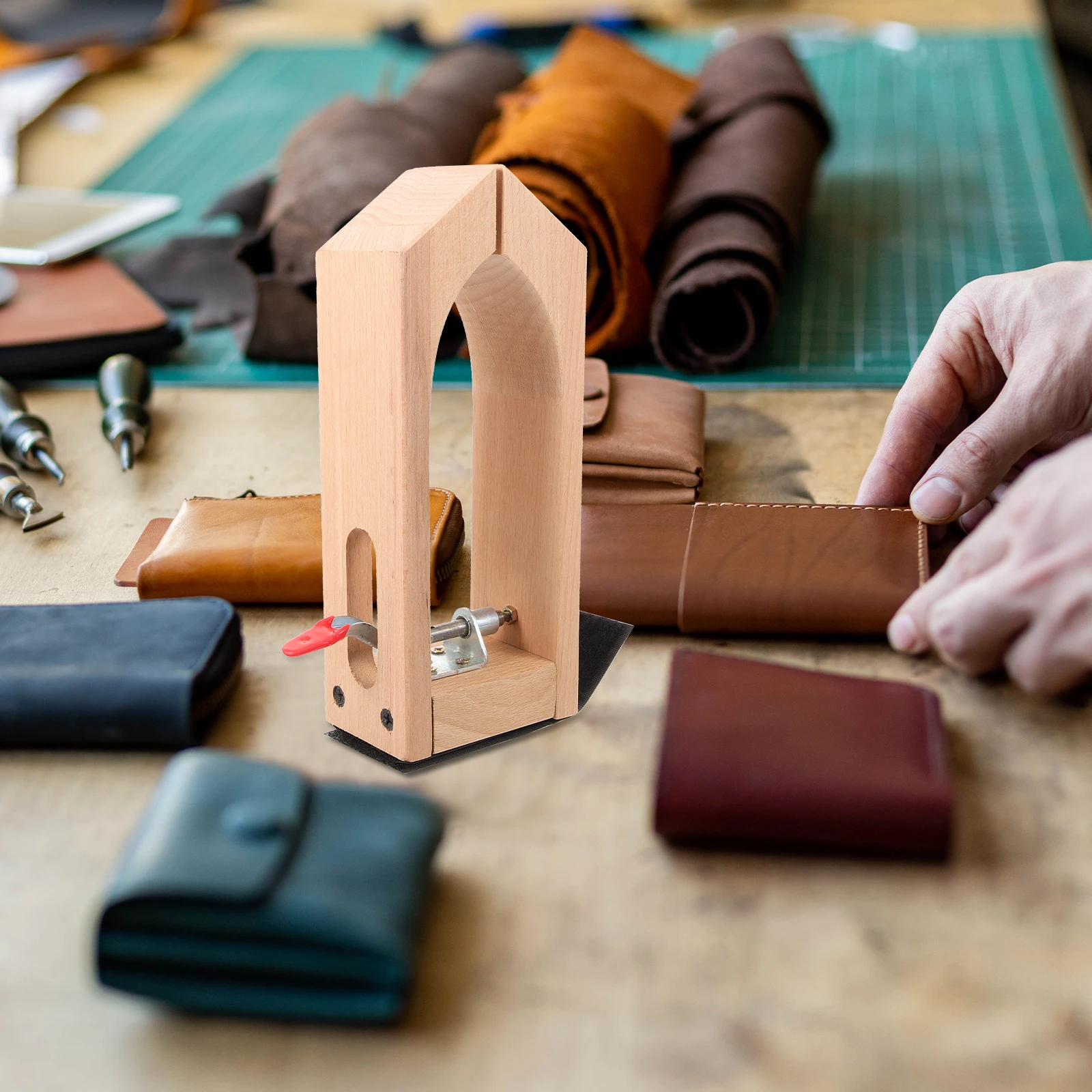 

Wooden Stitching Clamp Strong Fixing Tool Adjustable Rotation Desktop Sewing for Crafts Stitching Tool