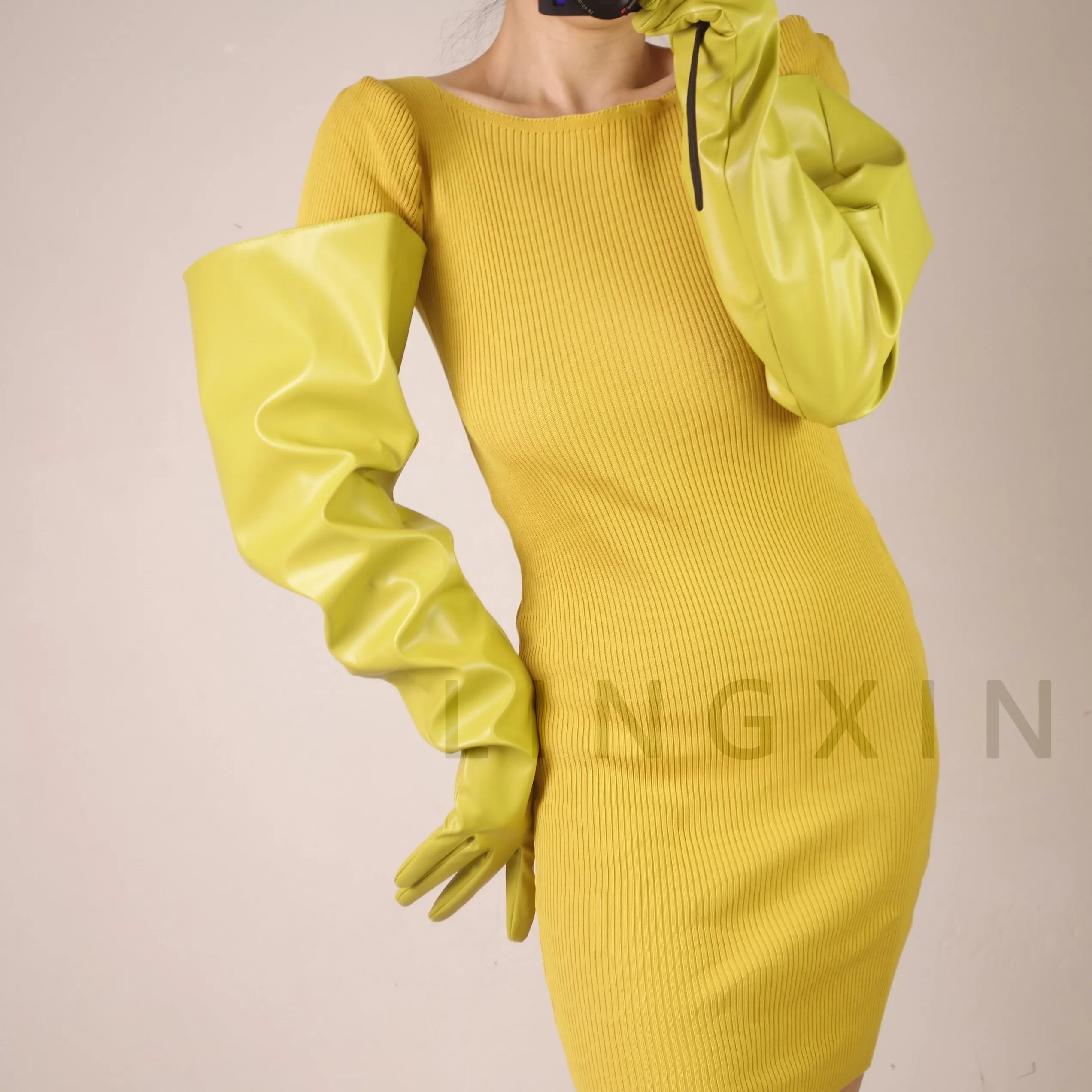 28" 70cm LANGE MODEHANDSCHUHE Unisex Kunstleder Abendhandschuhe Orange Glänzend Schwarz Große Damen-Armstulpen Manschetten Sexy Accessoire – Detail 11