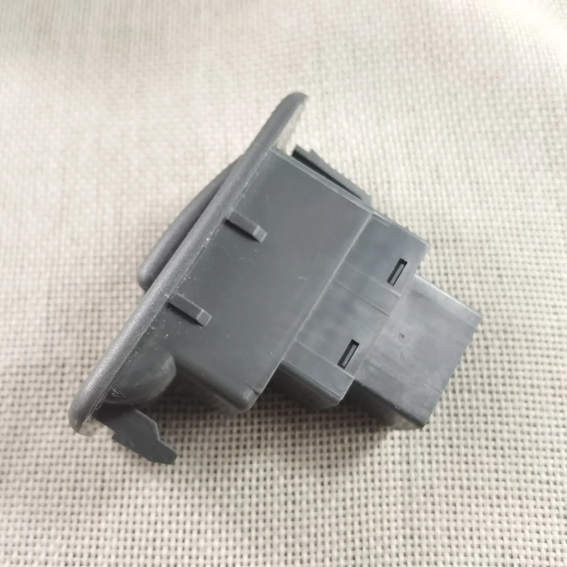 MB 781916   Para Mitsubishi Pajero Shogun MK2 1990-1997 1992 1993 1994 1995 1996 interruptor de ventana principal eléctrico