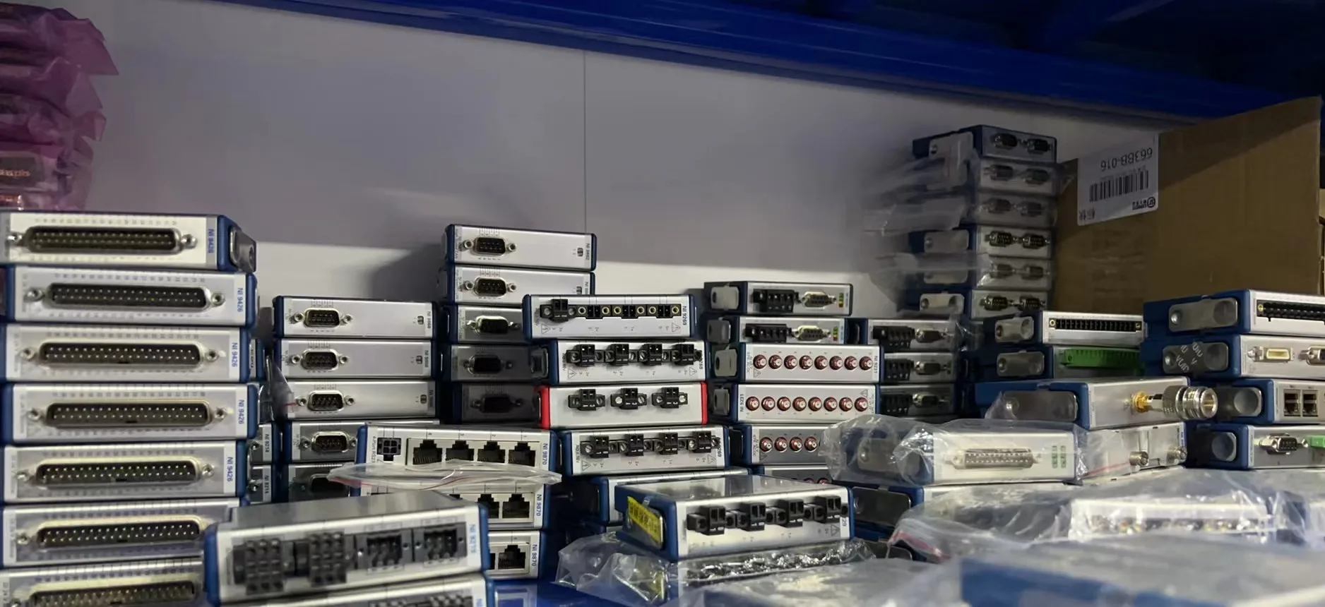 ني PXI-4110 779647 -10 مصدر طاقة قابل للبرمجة PXI متوفر في المخزون