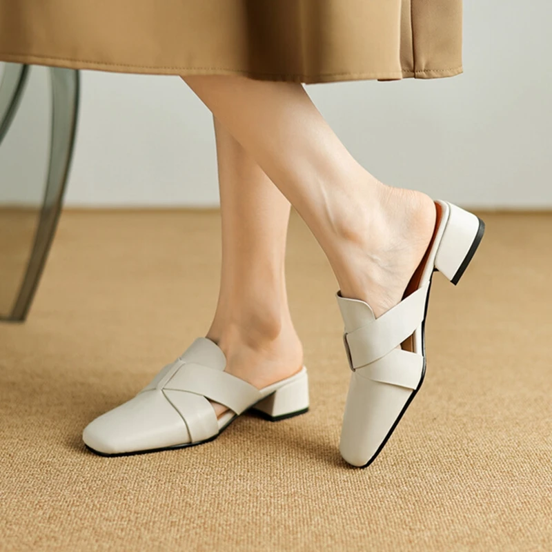Nowe letnie damskie buty z prawdziwej skóry dla kobiet zakrywają noski klapki na grubym obcasie zwięzłe kwadratowe noski ręcznie robione nowoczesne