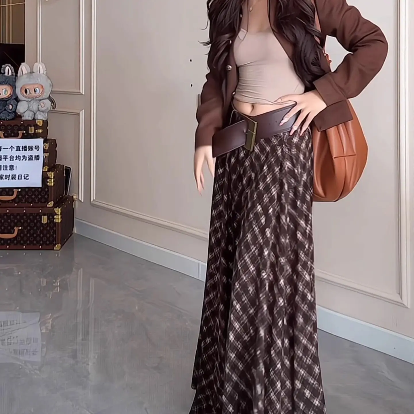 2026 autumn new Korean version of high-waisted long skirt, high-end fried street age-reducing plaid big swing skirt women