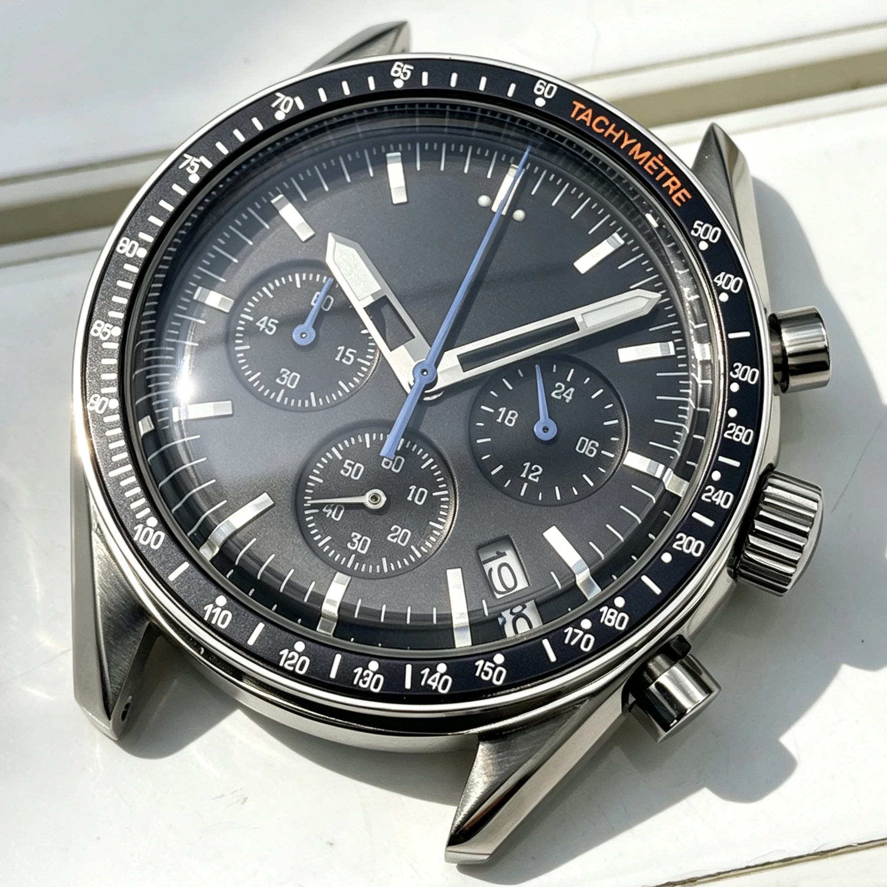 39.7mm VK63 Quartz Watch, A Multi-Functional Chronograph And Odometer Watch, A Men's Wristwatch With Thick Glass Face, An Bezel.