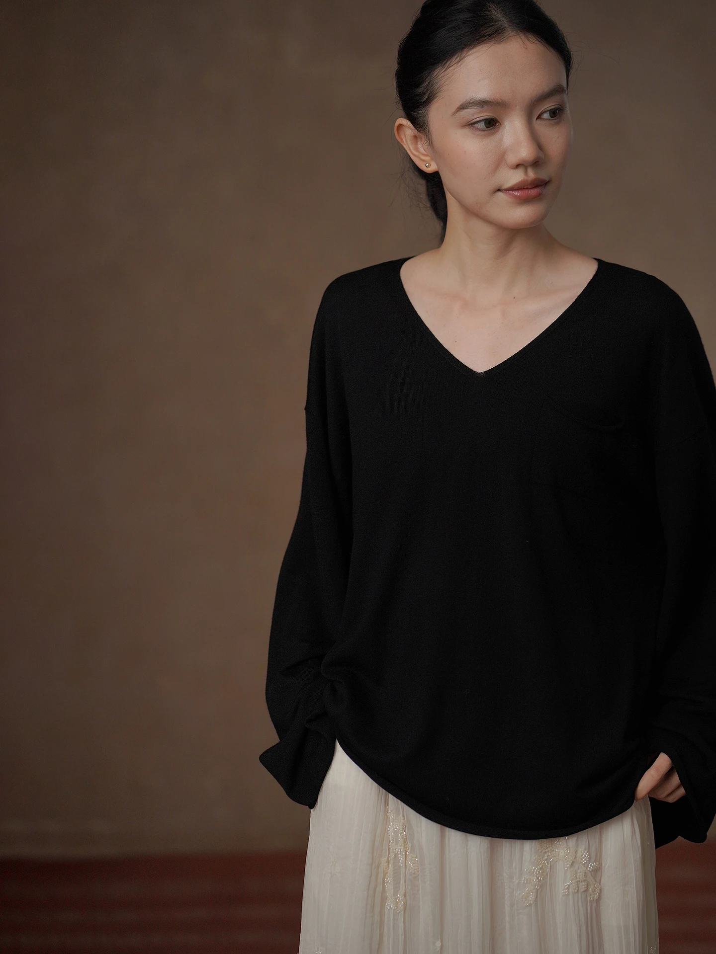 Hacikis Miss Soft V-Neck Loose Fit Knitted Wool Silk Blend Slimming Top for Commuting Comfortable Medium Softness Long Sleeve