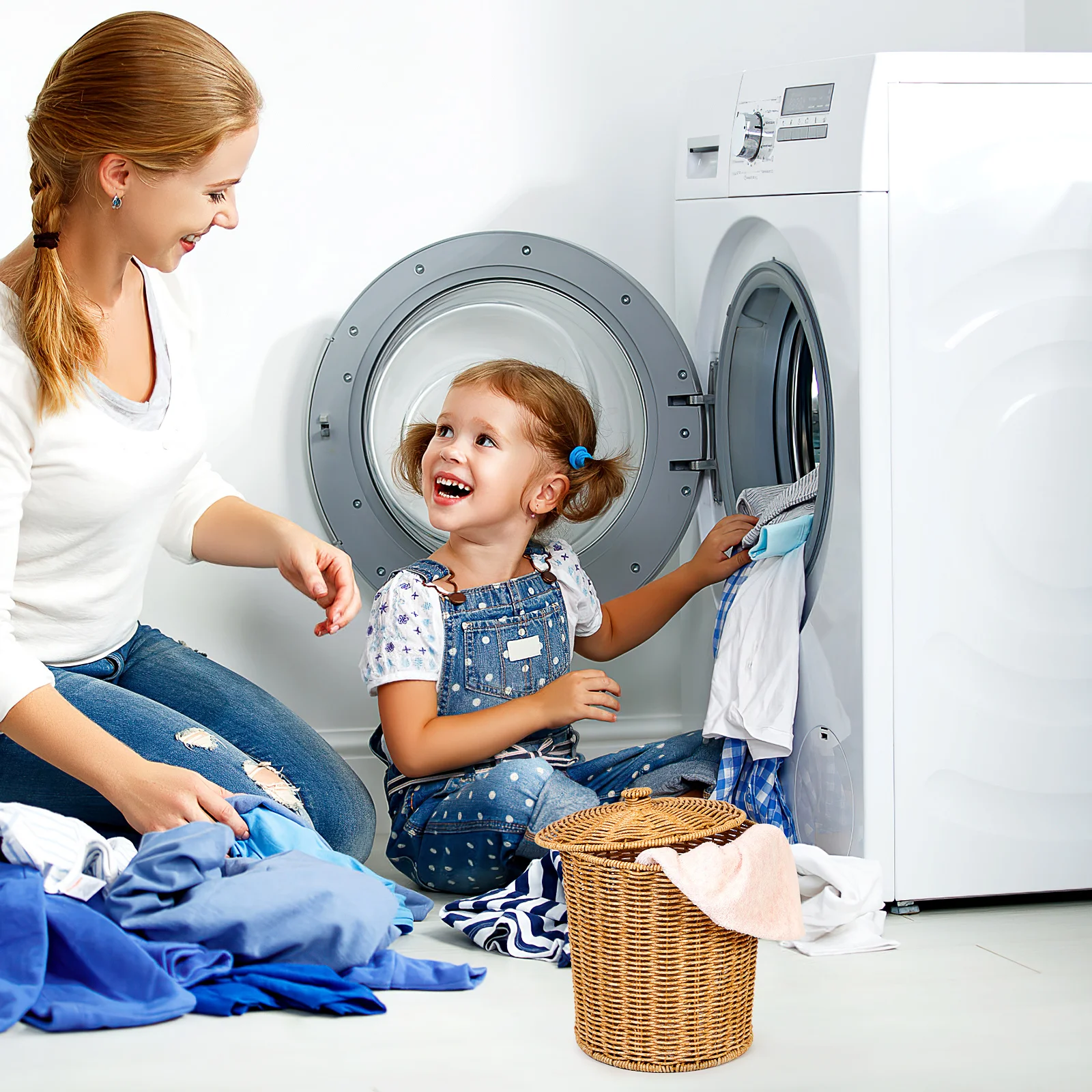 

Laundry Basket Portable White PP Material Handheld Clothes Storage Basket Bedroom Sundries Organizer Dirty Clothes Holder