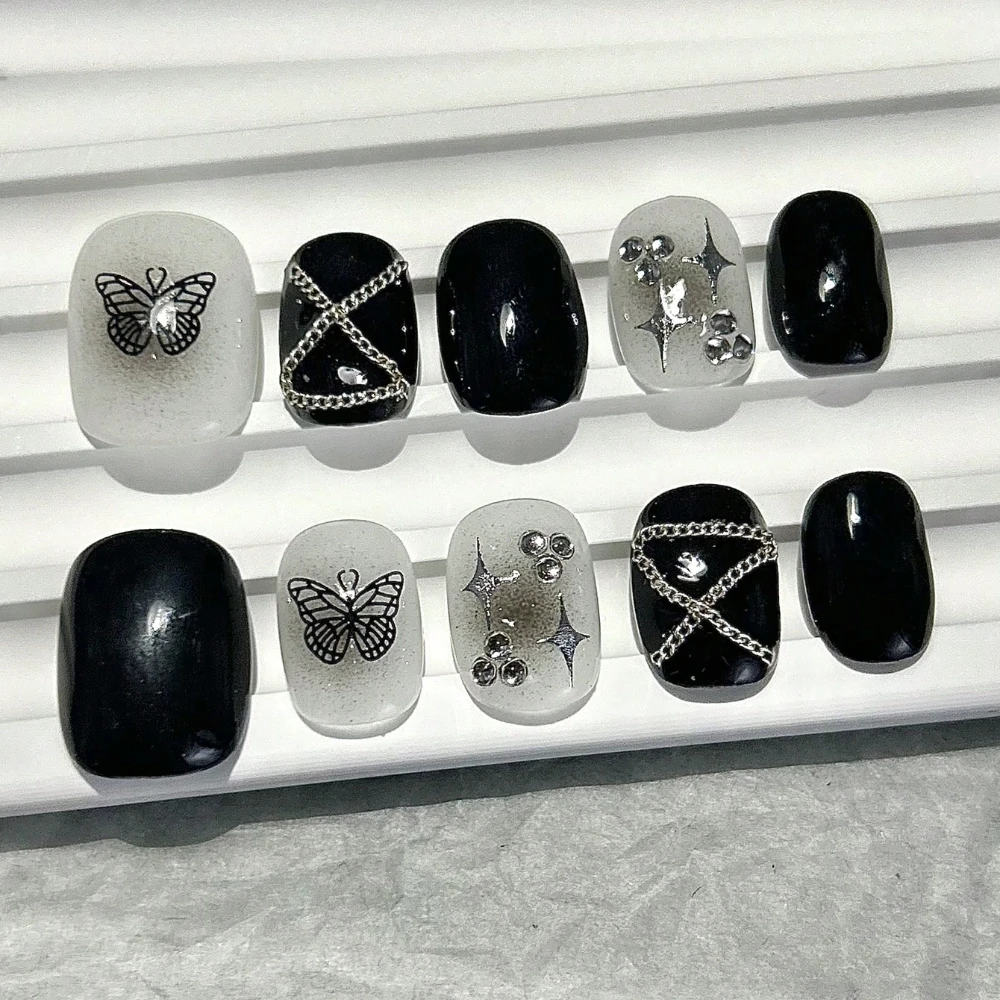 10 Stück Y2k Sweetcore handgemachte Nägel zum Aufdrücken, schwarze Schmetterlingskette, kurzer Nagel, edgy, niedliche Nagelkunst, süße coole künstliche Nägel