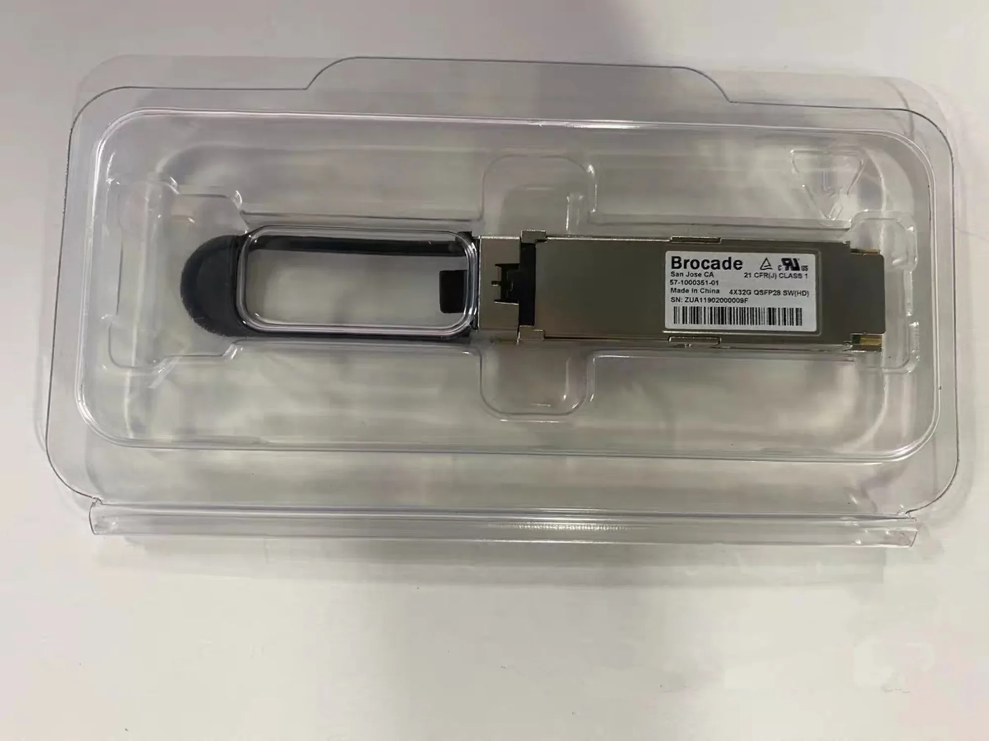 57-1000351-01 Brocade QSFP28 4x32G MPO Interface Fiber Optical transceiver 881754-001 128G QSFP Module