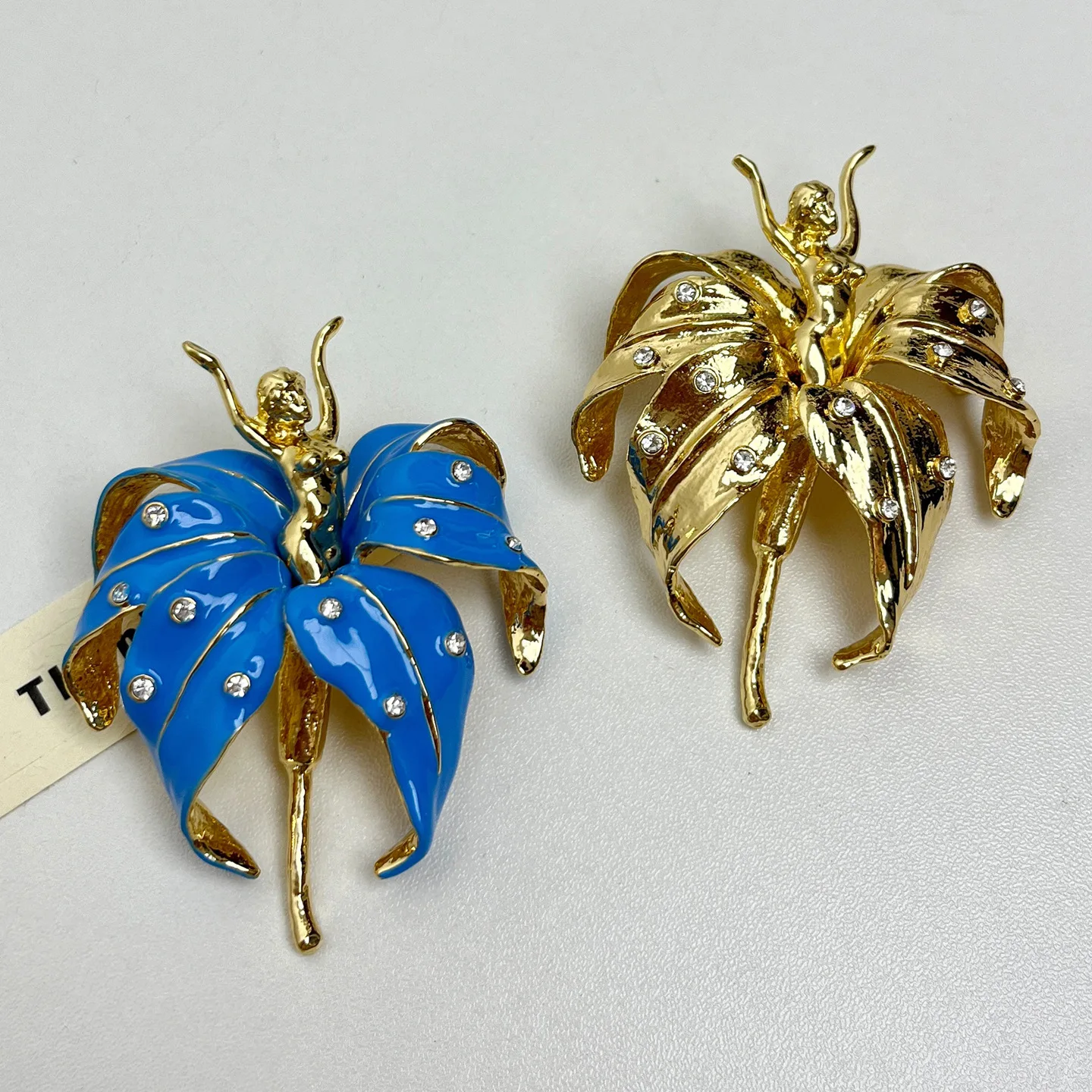 

New vintage gold and blue enamel goddess flower brooches, exquisite ladies' pin jewelry