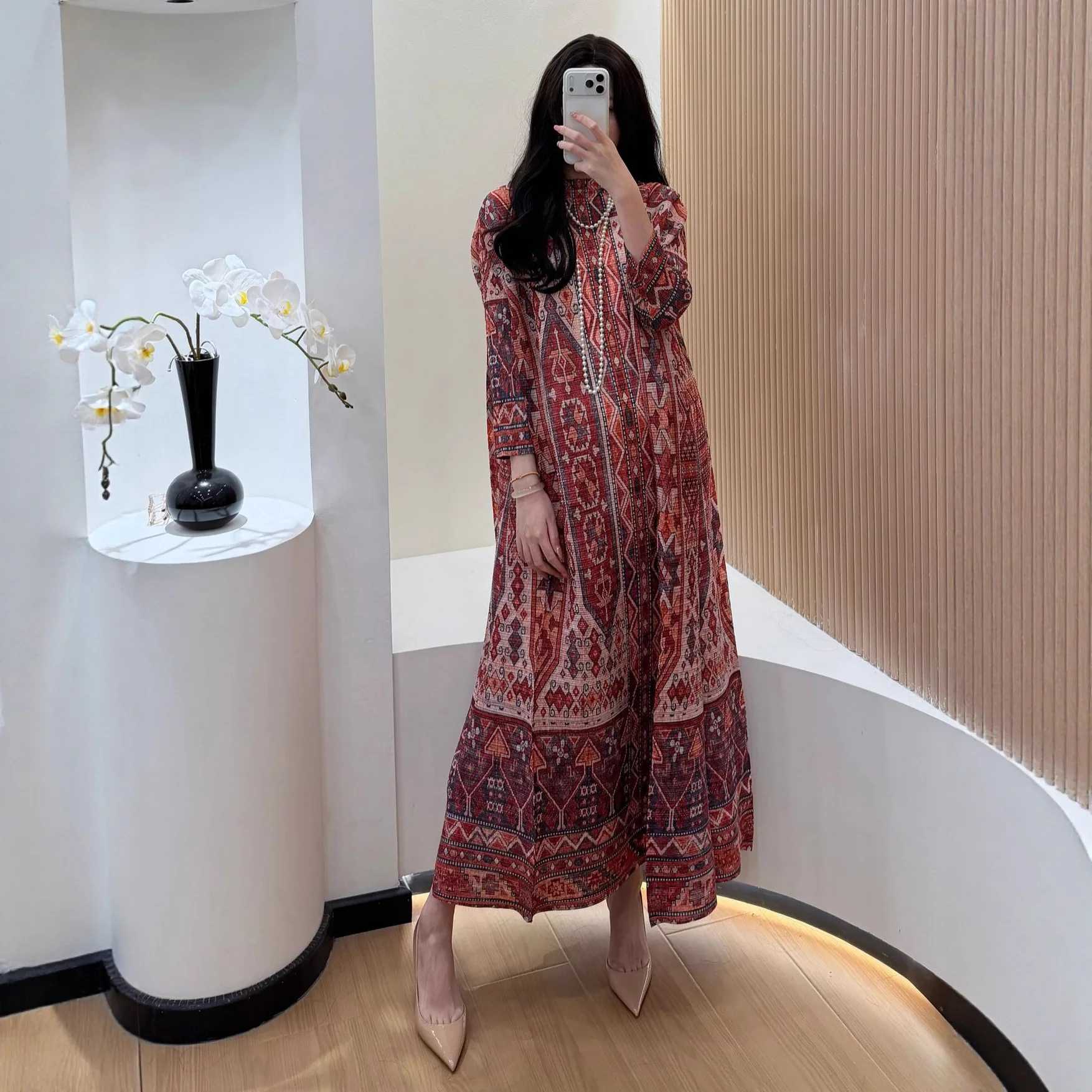 

Miyake Pleated Print Long-sleeved Dress Muslim Robe Women's Fashion Loose Fashion Elegant 2025 Autumn New Burqa Dress