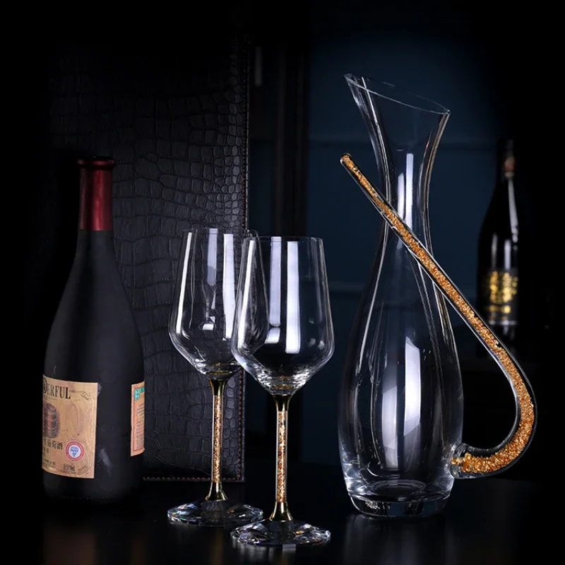 High-end, crystal glass wine glass set, decanter, goblet, home luxury.