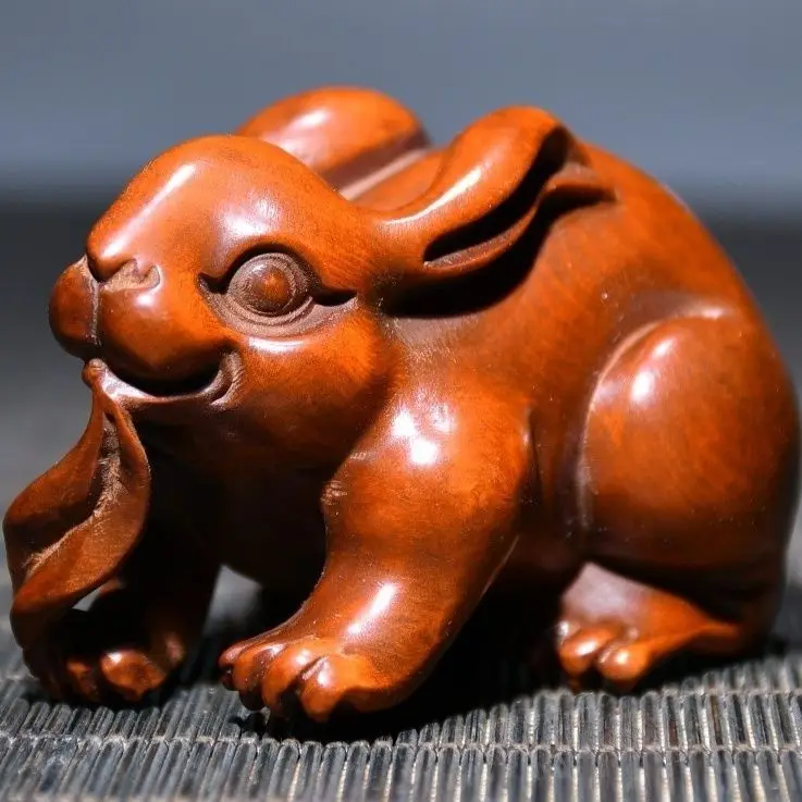 Hand Carved Wood eating vegetables rabbit Statue Figurine Desktop Ornaments Home Decoration Crafts Tea Pet Decor