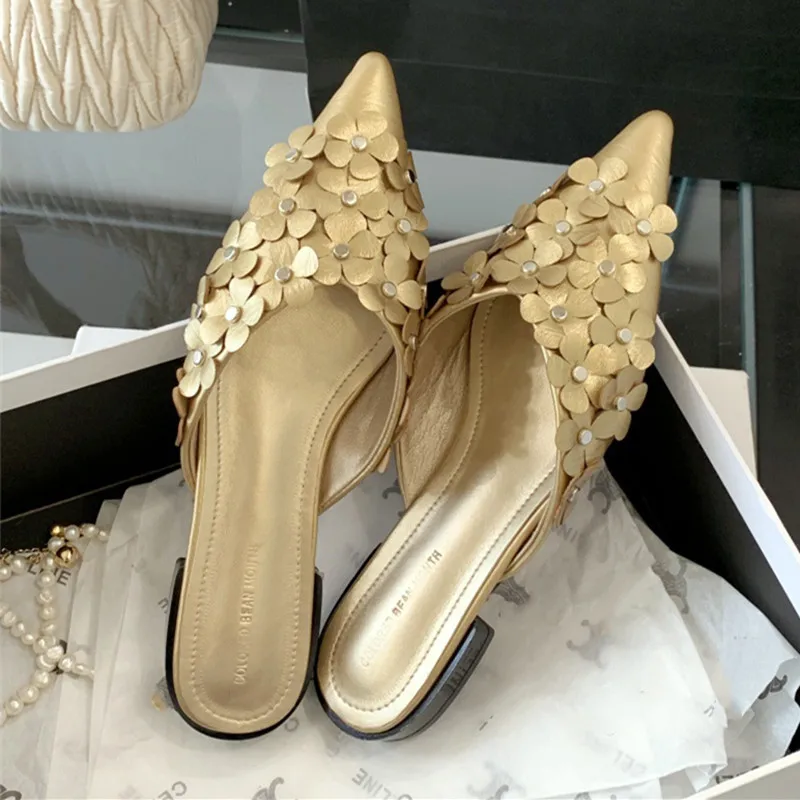 Zapatillas decorativas con pétalos dorados y plateados para mujer, sandalias deslizantes elegantes con punta en pico, cómodas zapatillas, Sandalias planas de lujo