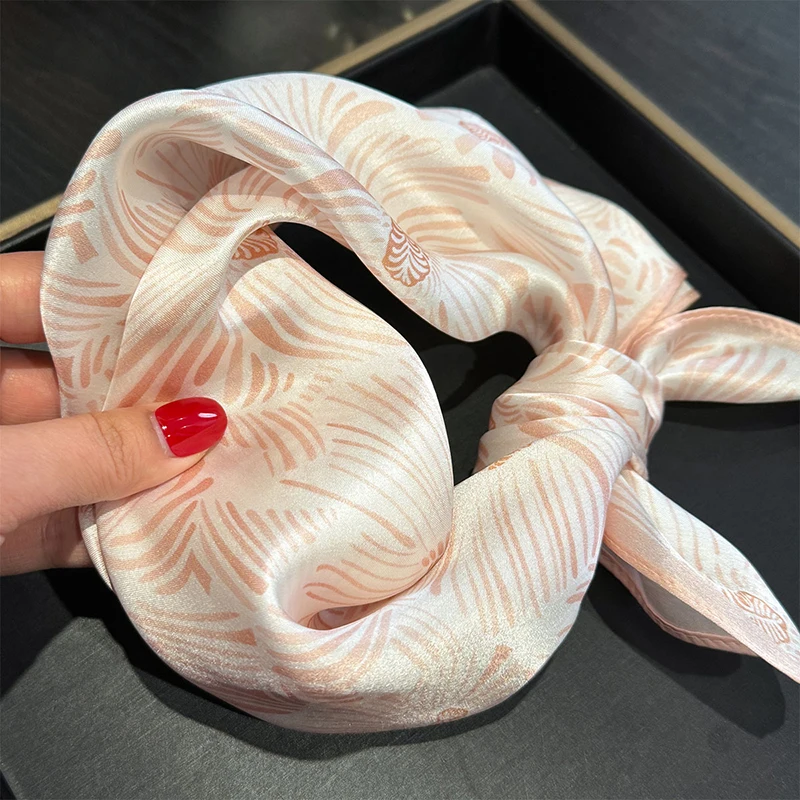 Рисунок 5 - Женский шелковый шарф