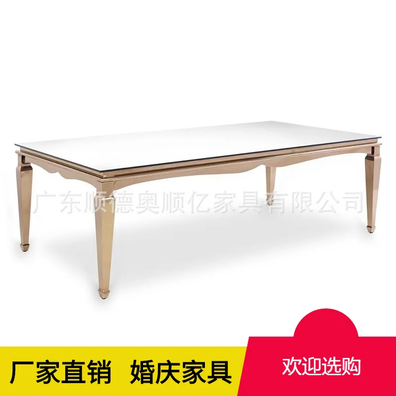 Gouden roestvrijstalen lange tafel Buitenlands hotelbanket Europees buitenbanket en stoel Bruiloft