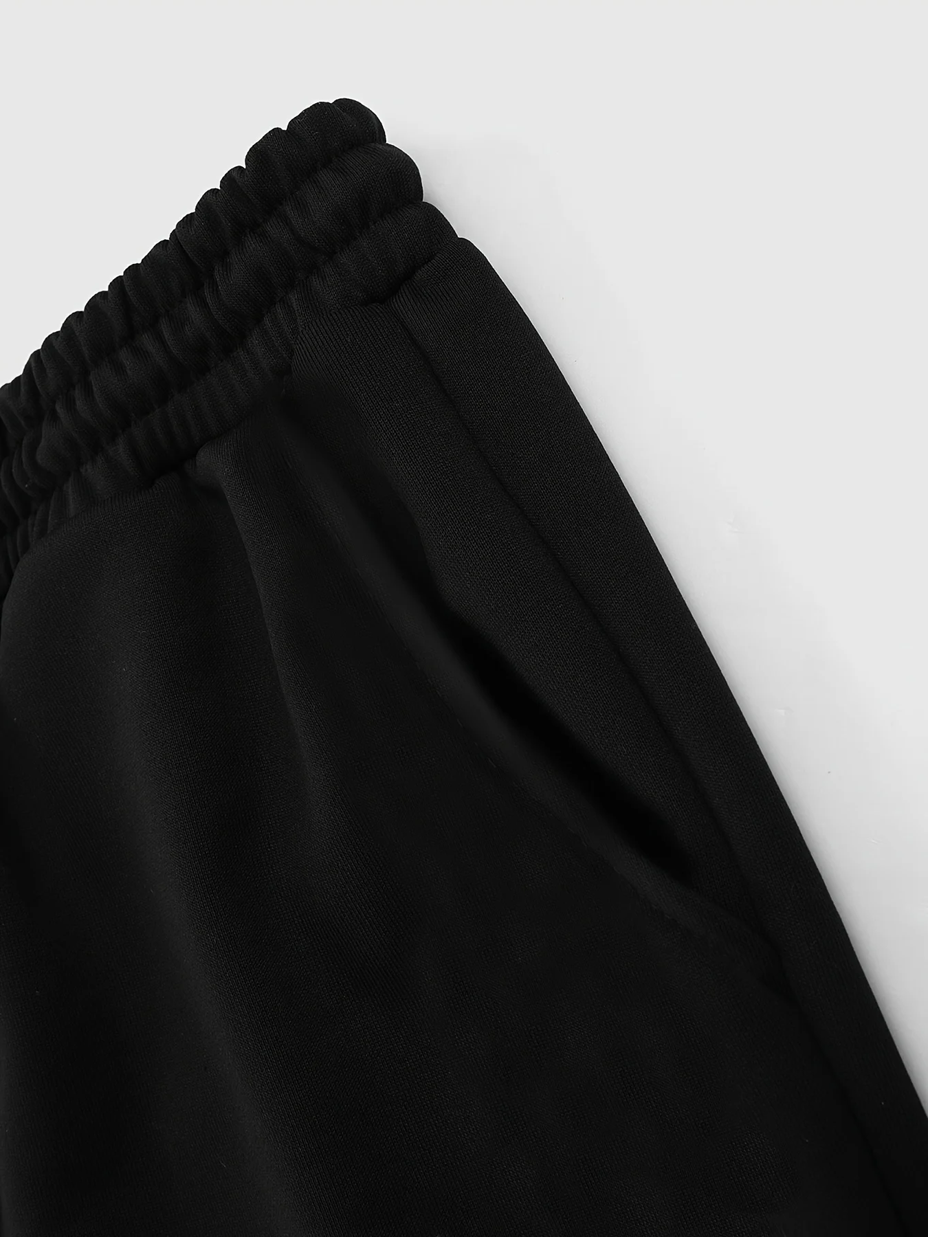 Men's trousers with trendy and unique prints loose fit  good drape suitable for everyday street style sporty and casual wear view 3