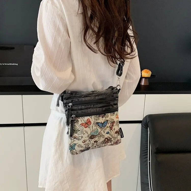 

2026 New Retro Style Embroidered Messenger Bag Trendy Denim Shoulder Bag Fashionable Versatile Light Casual Mobile Phone Bag
