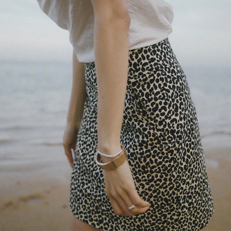 

SavisLook Blogger Favored A-Line Midi Skirt Leopard Print Women's Versatile Sli Commute Friendly mid Waist Design