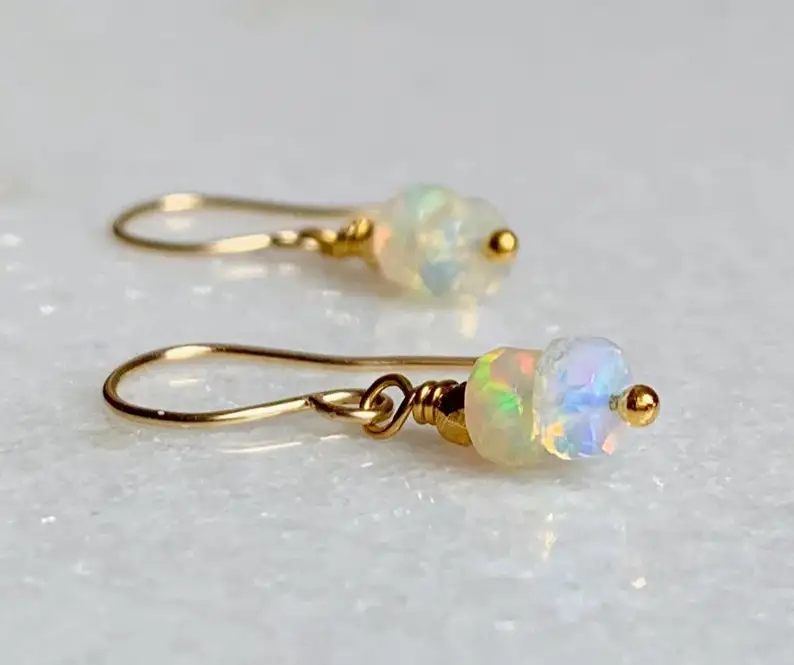 أقراط أوبال لذيذة / تتدلى أوبال ذهبي / جوهرة ميلاد أكتوبر / مجوهرات أوبال / هدية لها