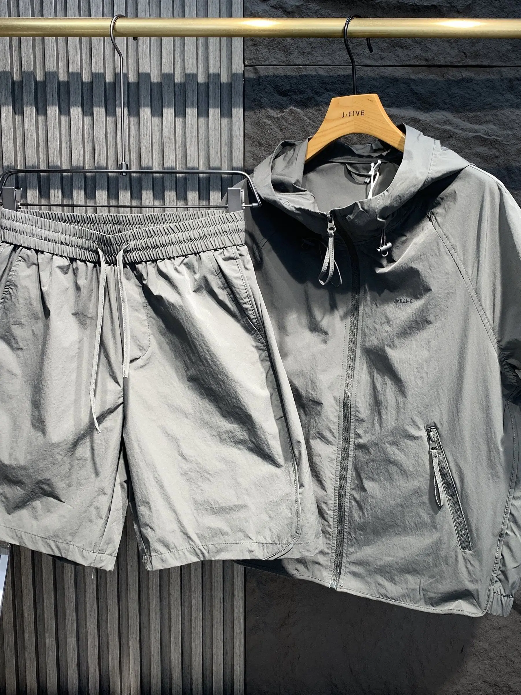 ensemble-deux-pieces-d'ete-pour-hommes-style-decontracte-d'exterieur-a-capuche-manches-courtes-short-ample-sechage-rapide-leger-respirant-sport