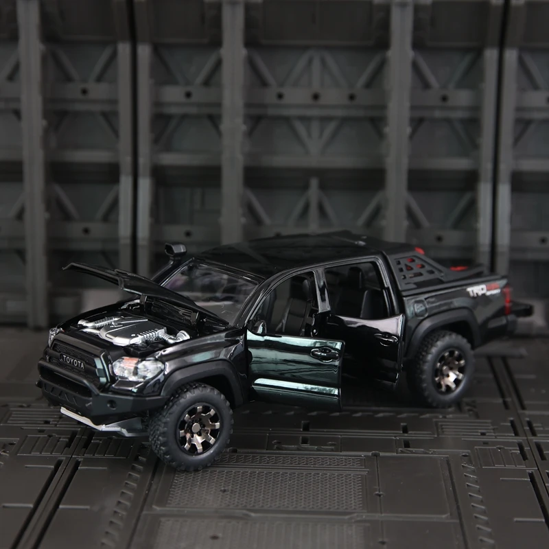 1:32 Toyota Takuma pastilla de aleación vehículo todoterreno modelo accesorios de coche puertas y tapas de motor el maletero se puede abrir como juguete