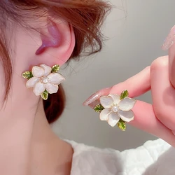 Bohemian Stud Earrings Female Romantic Three Camellia Flower Korean Earrings for Women Luxury Designer Fashion Jewelry Серьги