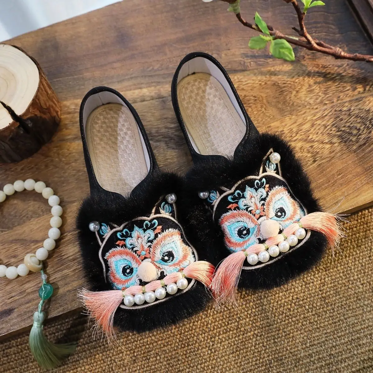 Traditional Tiger Head Embroidered Shoes 2026 Spring Autumn Women Old Beijing Cloth Shoes Chinese Style Female Flat Hanfu Shoes