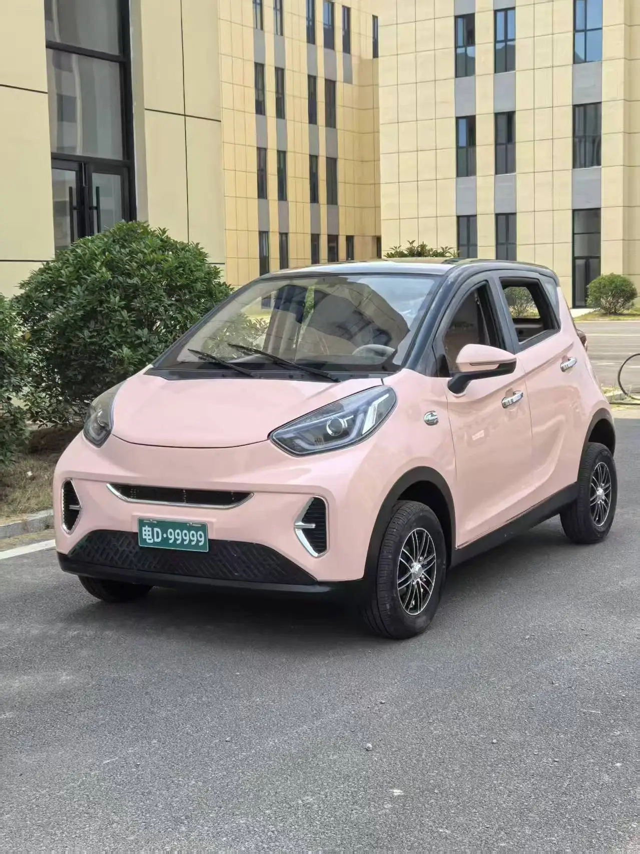 Yzhgb2025 new luxury electric four-wheeler, 4500 watts power 4-seat luxury interior, made in China