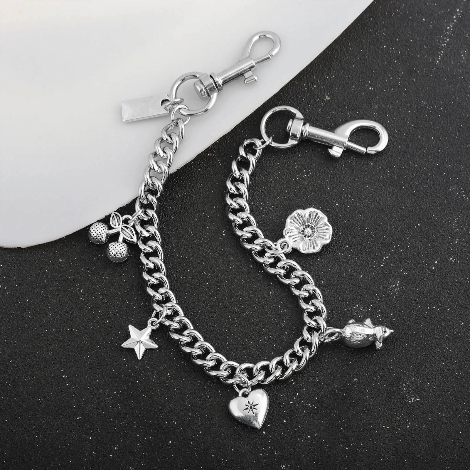 Y2K Multi-Charms Taschenkette mit Kirsch-, Herz-, Stern- und Blumenanhängern, Vintage Cuban Link Taschenanhänger, Abnehmbares Handtaschen-Accessoire, Geschenk – Detail 12