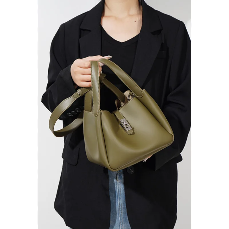 Stylish Diaper Bag Waterproof Maternity Bag with Comfortable Strap for Family Outings and Walks