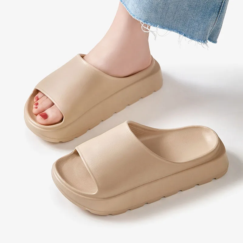 

Женские шлепанцы на платформе, модные шлепанцы на толстой подошве и каблуке 5 см, удобные домашние тапочки из ЭВА для ванной комнаты, повседневные пляжные сандалии