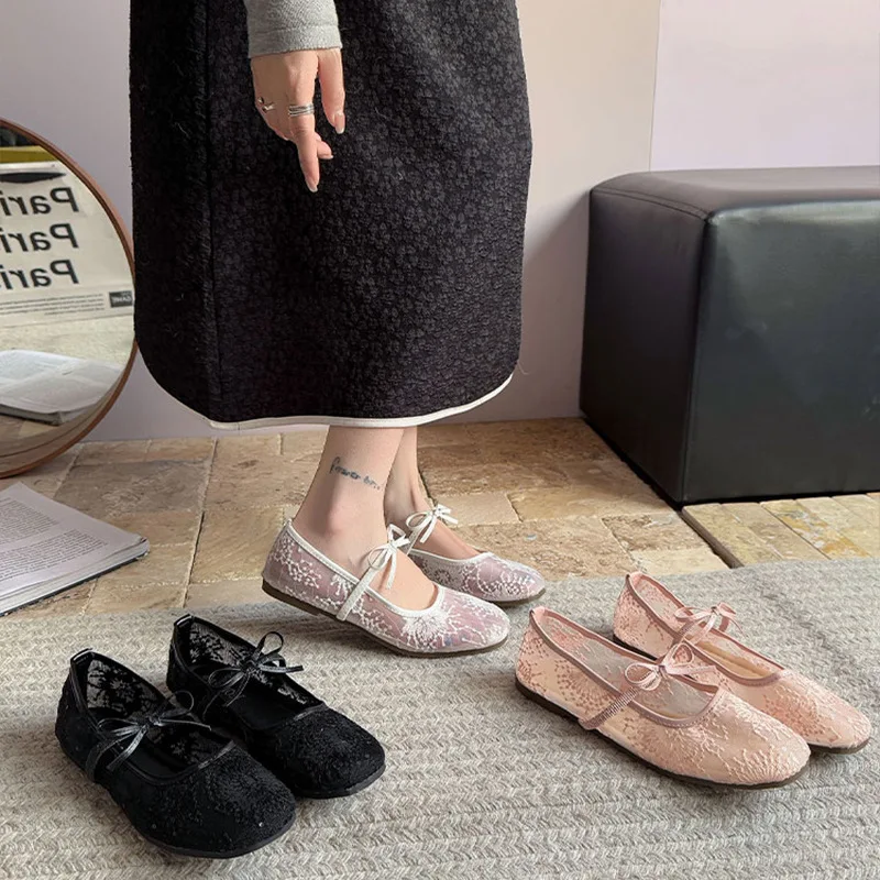Zapatos planos de Ballet suaves para mujer, calzado de baile transpirable bordado con encaje de malla hueca, sin cordones, novedad de 2026