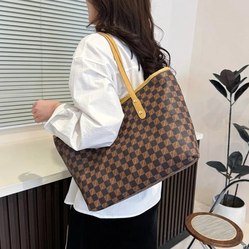 

High-End Ladies Tote Bag Made Of Soft Leather Featuring Trendy Design And Paris Casual Vintage Style​
