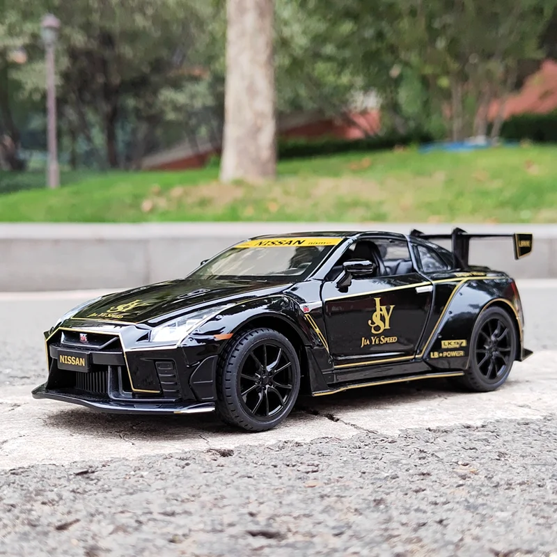 

1:22 Scale GTR Alloy Car Model with Lights & Sounds, Ultimate Racing Replica for Kids' Room Display & Play, Collectible Toy Car